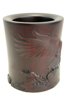 精品雕刻雄鷹筆筒 廠家直銷，商務辦公首選